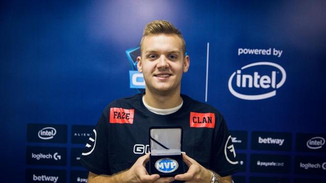 R8手枪在 CS2 中出现了故障；