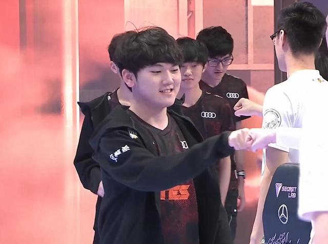 Dplus KIA 击败 Hanwha Life Esports 在 LCK 2025 赛季